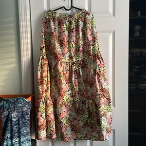 Long skirt with flowers